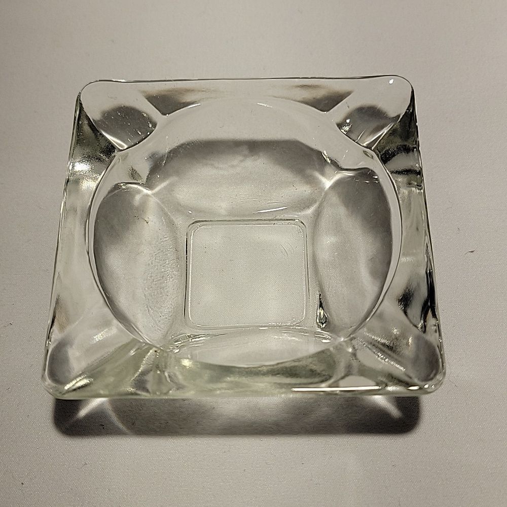 Glass ashtray 